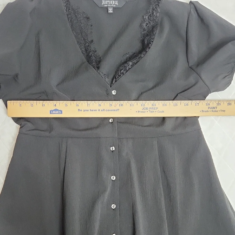 Classic Black Button-Front Midi Dress with Lace Trim - Picture 8 of 9